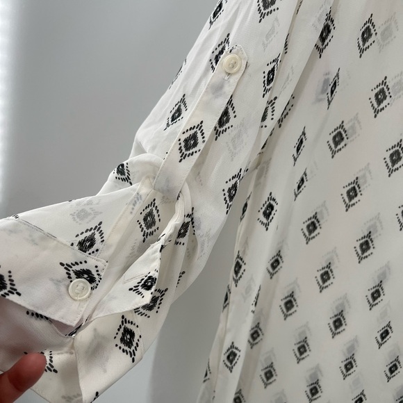 Maurices Black/White V-Neck Picket Blouse Medium - Picture 5 of 5